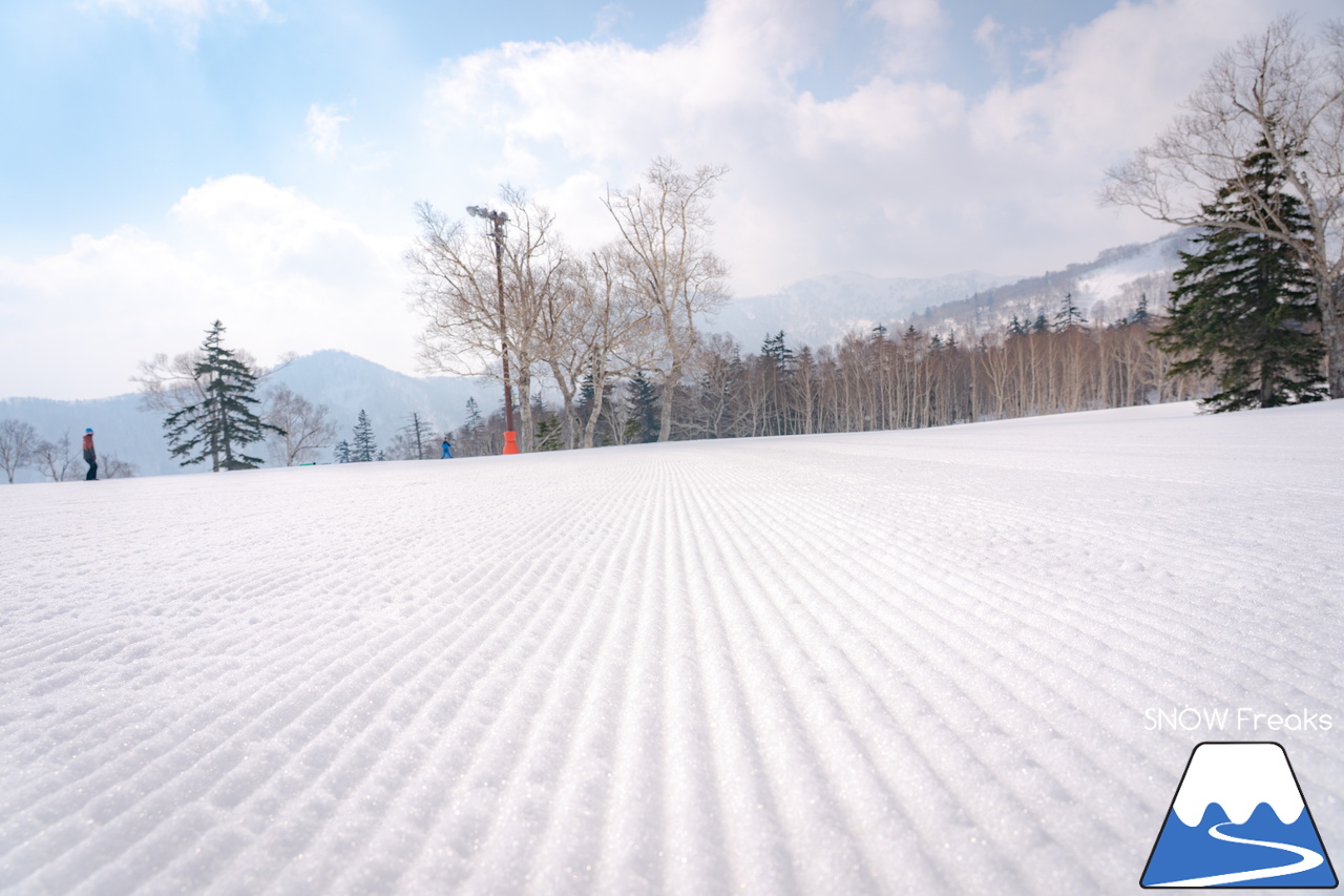 札幌国際スキー場｜さすが『KOKUSAI』！春シーズンも安泰の豊富な積雪で、まだまだ余裕で全面滑走可能です(^^)v